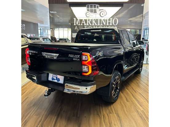 TOYOTA-HILUX-2.8 D-4D TURBO DIESEL CD SRX 4X4 AUTOMÁTICO TOYOTA-HILUX-2024