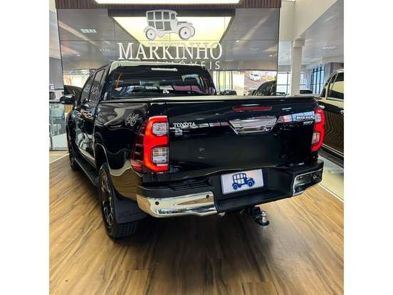 TOYOTA-HILUX-2.8 D-4D TURBO DIESEL CD SRX 4X4 AUTOMÁTICO TOYOTA-HILUX-2024