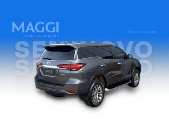 TOYOTA-HILUX-2022
