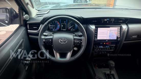 TOYOTA-HILUX-2.8 D-4D TURBO DIESEL CD SRX 4X4 AUTOMÁTICO TOYOTA-HILUX-2022