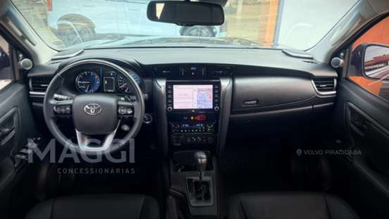 TOYOTA-HILUX-2022