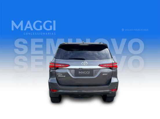 TOYOTA-HILUX-2022