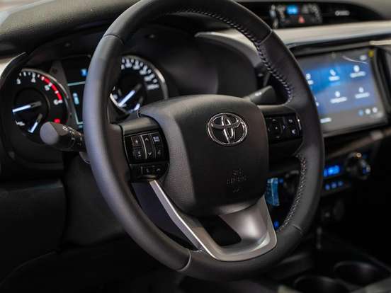 TOYOTA-HILUX-2.8 D-4D TURBO DIESEL CD SRX 4X4 AUTOMÁTICO TOYOTA-HILUX-2026