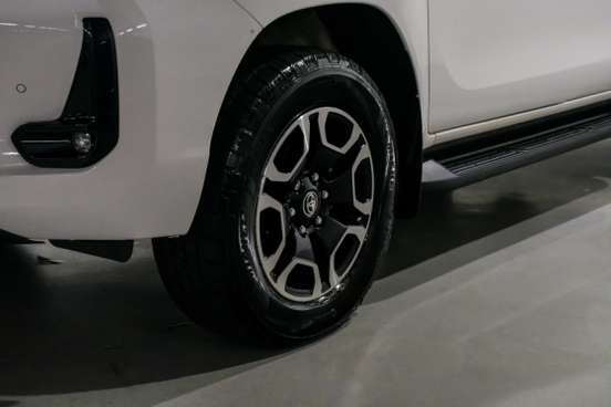 TOYOTA-HILUX-2.8 D-4D TURBO DIESEL CD SRX LIMITED 4X4 AUTOMÁTICO TOYOTA-HILUX-2023