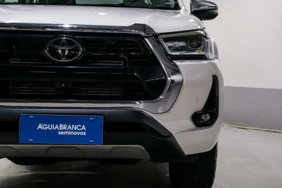 TOYOTA-HILUX-2.8 D-4D TURBO DIESEL CD SRX LIMITED 4X4 AUTOMÁTICO TOYOTA-HILUX-2023