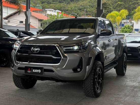 TOYOTA-HILUX-2.8 D-4D TURBO DIESEL CD SRX PLUS 4X4 AUTOMÁTICO TOYOTA-HILUX-2024