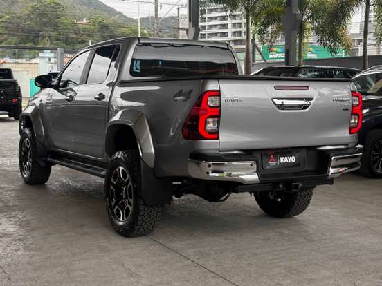 TOYOTA-HILUX-2024
