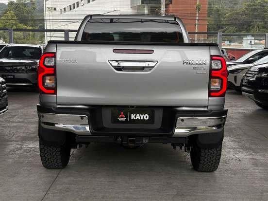 TOYOTA-HILUX-2024