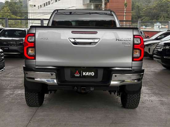TOYOTA-HILUX-2.8 D-4D TURBO DIESEL CD SRX PLUS 4X4 AUTOMÁTICO TOYOTA-HILUX-2024