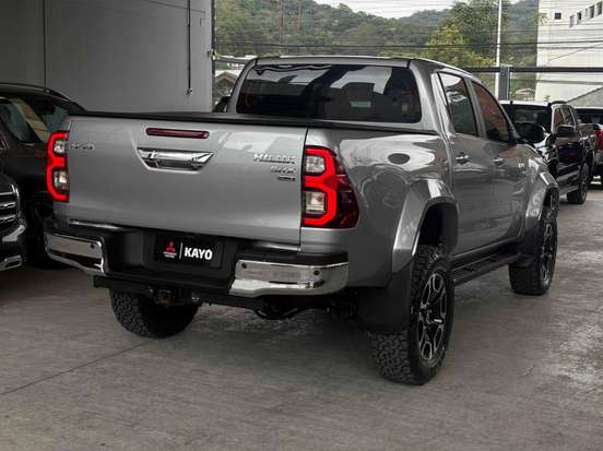 TOYOTA-HILUX-2.8 D-4D TURBO DIESEL CD SRX PLUS 4X4 AUTOMÁTICO TOYOTA-HILUX-2024