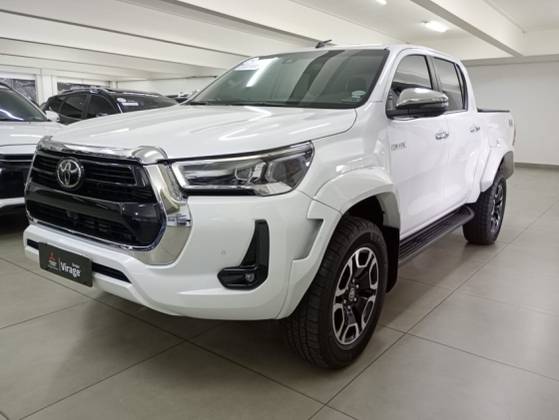 TOYOTA HILUX 2.8 D-4D TURBO DIESEL CD SRX PLUS 4X4 AUTOMÁTICO