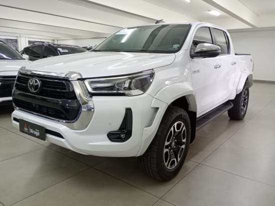 TOYOTA-HILUX-2.8 D-4D TURBO DIESEL CD SRX PLUS 4X4 AUTOMÁTICO TOYOTA-HILUX-2024
