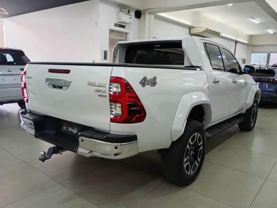TOYOTA-HILUX-2.8 D-4D TURBO DIESEL CD SRX PLUS 4X4 AUTOMÁTICO TOYOTA-HILUX-2024
