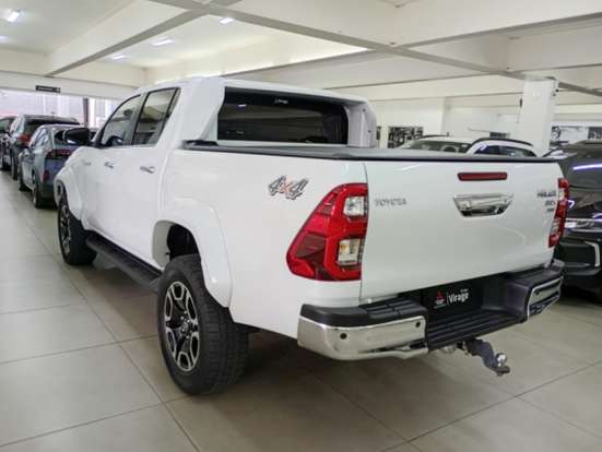 TOYOTA-HILUX-2.8 D-4D TURBO DIESEL CD SRX PLUS 4X4 AUTOMÁTICO TOYOTA-HILUX-2024