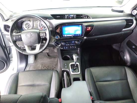 TOYOTA-HILUX-2.8 D-4D TURBO DIESEL CD SRX PLUS 4X4 AUTOMÁTICO TOYOTA-HILUX-2024