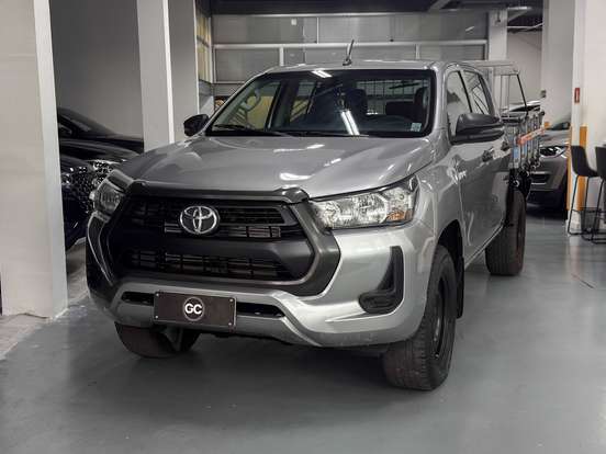 TOYOTA-HILUX-2022