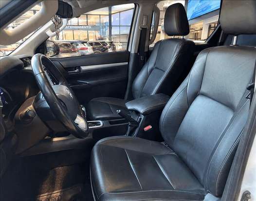TOYOTA-HILUX-2020