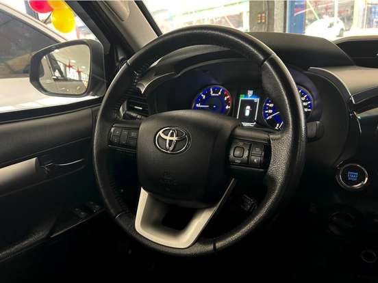 TOYOTA-HILUX-2016