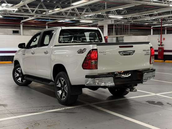 TOYOTA-HILUX-2.8 SRX 4X4 CD 16V DIESEL 4P AUTOMÁTICO TOYOTA-HILUX-2020