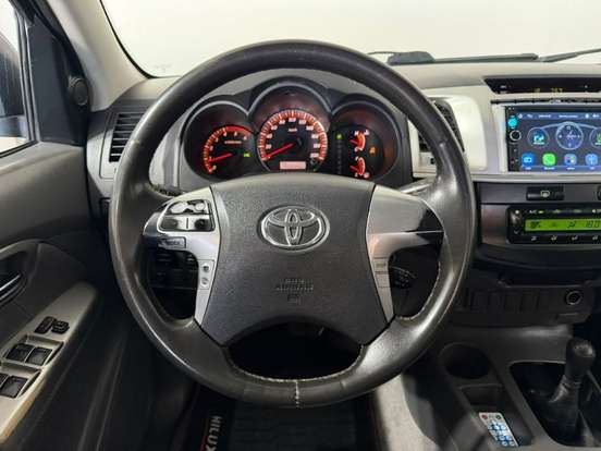 TOYOTA-HILUX-2012