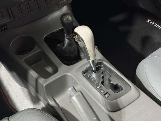 TOYOTA-HILUX-2012