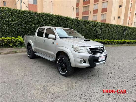 TOYOTA-HILUX-2015