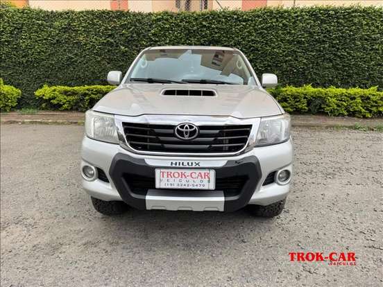 TOYOTA-HILUX-2015