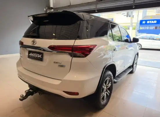 TOYOTA-HILUX SW4-2019