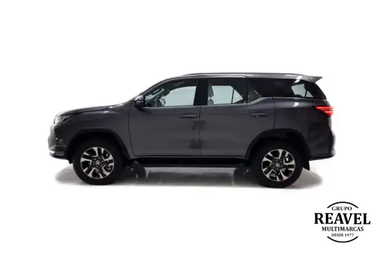 TOYOTA-HILUX SW4-2025