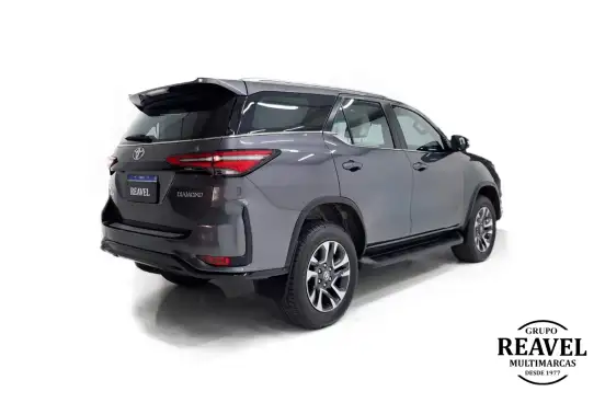 TOYOTA-HILUX SW4-2025