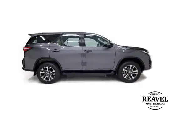 TOYOTA-HILUX SW4-2025