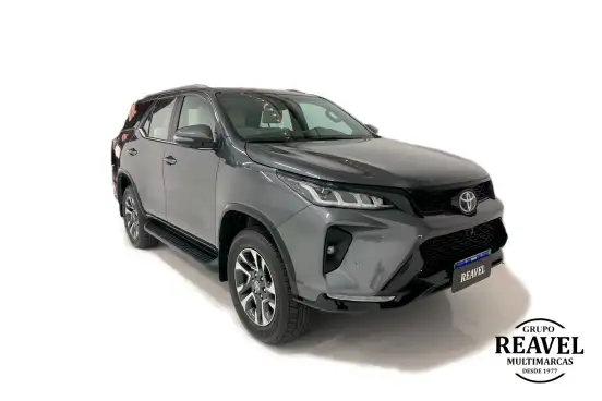 TOYOTA-HILUX SW4-2025