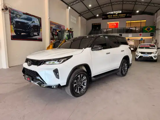 TOYOTA-HILUX SW4-2024