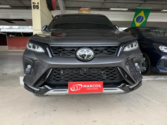 TOYOTA-HILUX SW4-2025