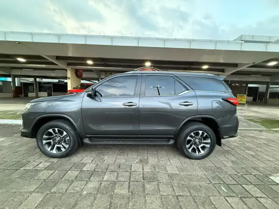 TOYOTA-HILUX SW4-2025