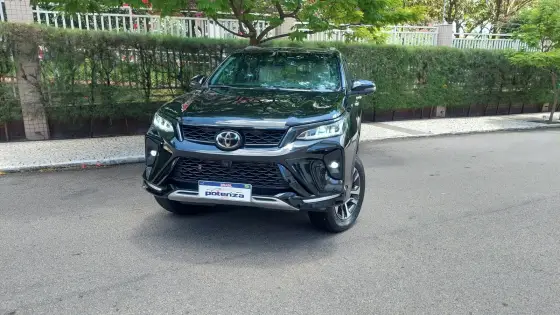 TOYOTA HILUX SW4 2.8 D-4D TURBO DIESEL DIAMOND 7L 4X4 AUTOMÁTICO