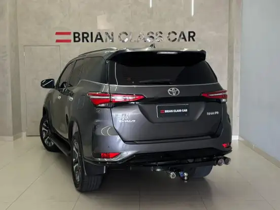 TOYOTA-HILUX SW4-2023