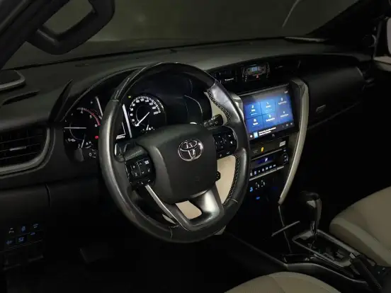 TOYOTA-HILUX SW4-2023