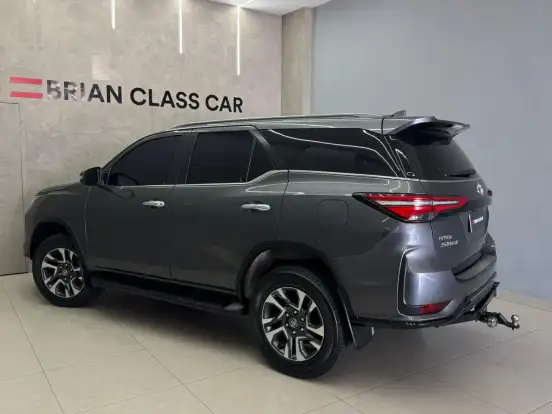 TOYOTA-HILUX SW4-2023