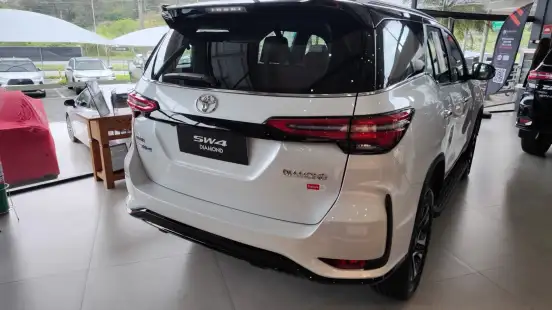 TOYOTA-HILUX SW4-2026