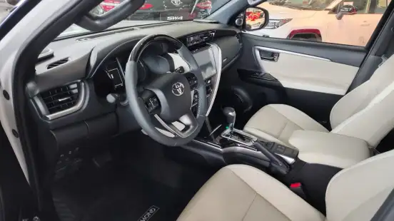 TOYOTA-HILUX SW4-2026