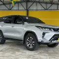 TOYOTA HILUX SW4 2.8 D-4D TURBO DIESEL DIAMOND 7L 4X4 AUTOMÁTICO TOYOTA HILUX SW4 2.8 D-4D TURBO DIESEL DIAMOND 7L 4X4 AUTOMÁTICO