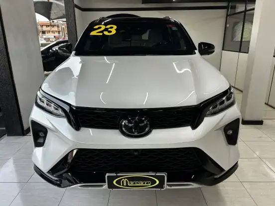 TOYOTA-HILUX SW4-2.8 D-4D TURBO DIESEL DIAMOND 7L 4X4 AUTOMÁTICO TOYOTA-HILUX SW4-2023