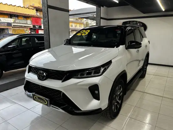TOYOTA-HILUX SW4-2023