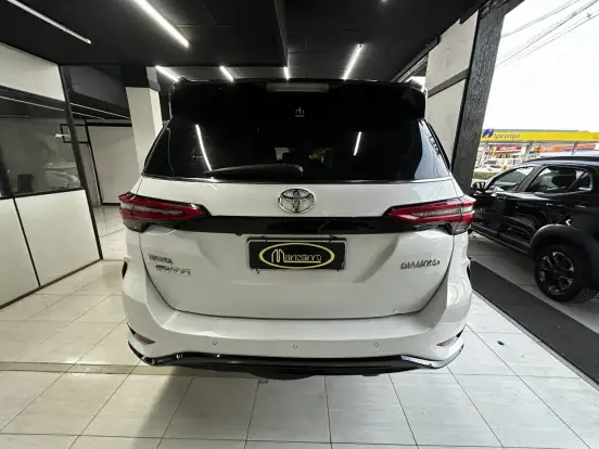 TOYOTA-HILUX SW4-2023