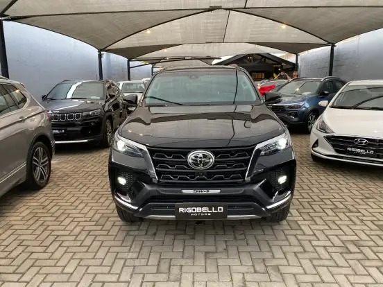 TOYOTA-HILUX SW4-2023