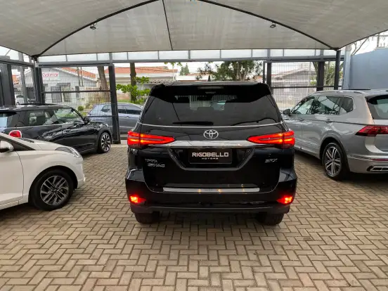 TOYOTA-HILUX SW4-2023