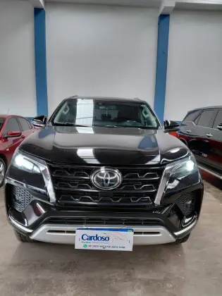 TOYOTA HILUX SW4 2.8 D-4D TURBO DIESEL SRX 7L 4X4 AUTOMÁTICO