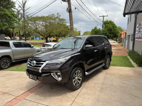 TOYOTA-HILUX SW4-2020