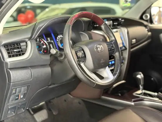 TOYOTA-HILUX SW4-2017